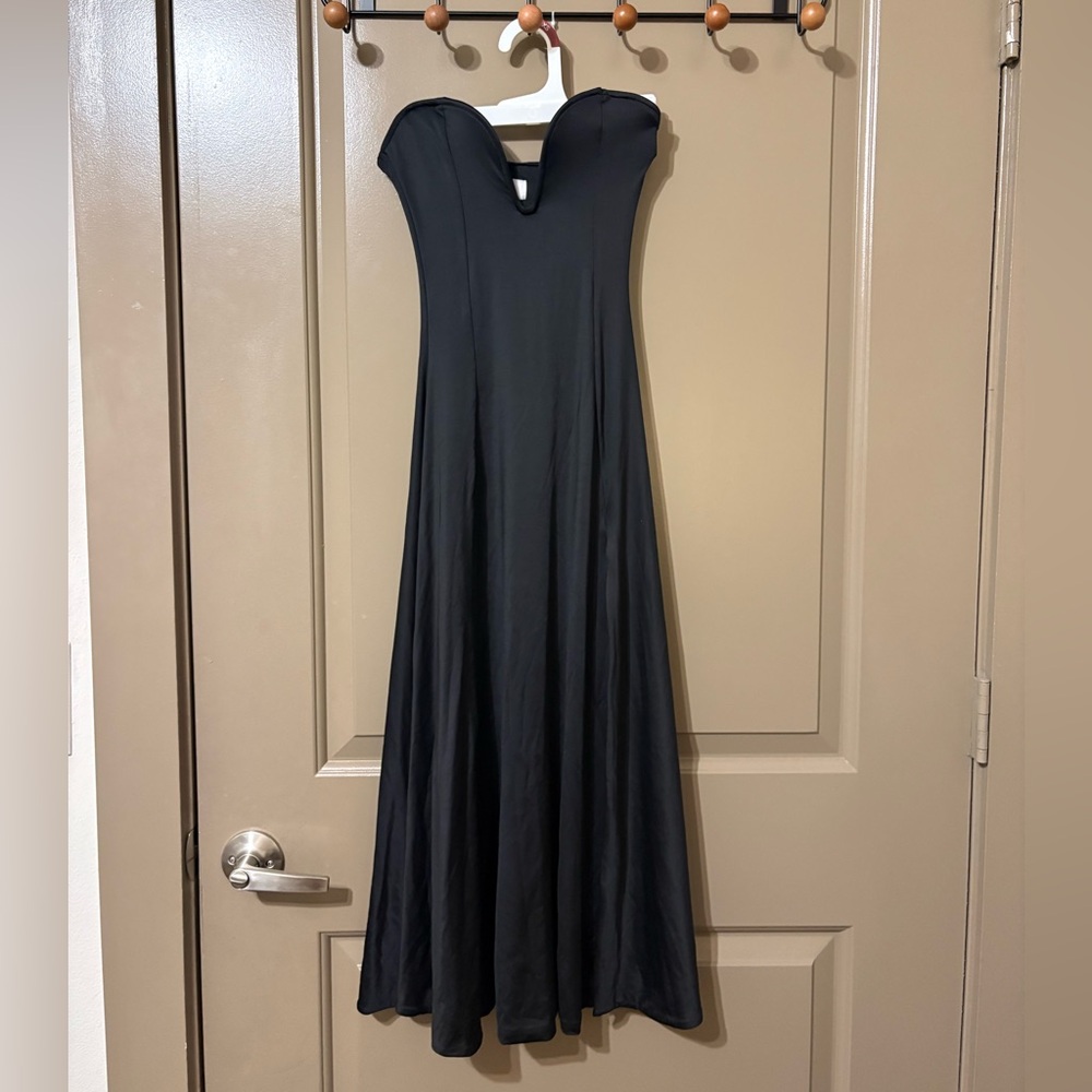 Oh Polly midi sweetheart neckline dress